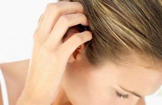 Eczema na cabeça no cabelo