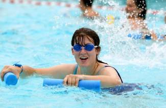 Como nadar na piscina para perder peso