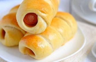 Ciasto kiełbasowe piec w piekarniku