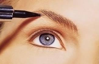 Tatuagem de sobrancelha