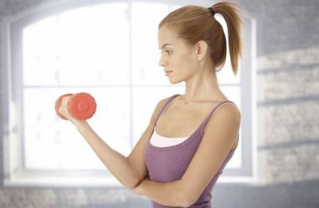 É possível praticar esportes durante a menstruação