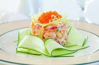 Ensalada de camarones y caviar