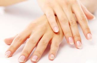 Como branquear as unhas