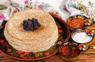 Panqueques con agua hirviendo y leche