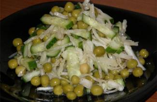 Salada com repolho e ervilhas