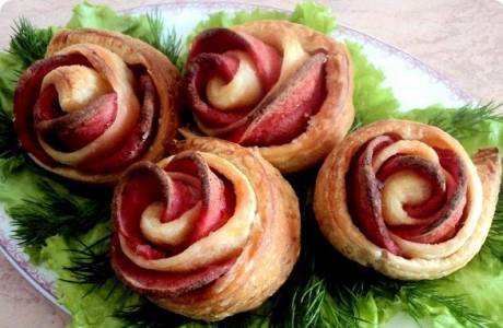 Kiełbasa z ciasta francuskiego