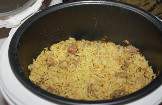 Pilaf em um fogão lento