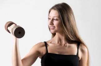 Exercícios com halteres para mulheres