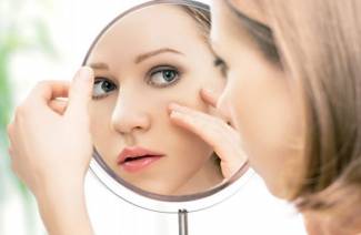 9 maneiras de remover acne no nariz