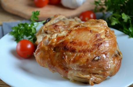 Muslos de pollo en una olla de cocción lenta