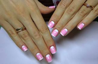 Manicure lunar com francês