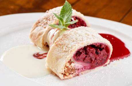 Strudel z wiśnią