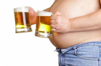 Barriga de cerveja nos homens