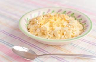 Gachas de avena con calabaza en una olla de cocción lenta