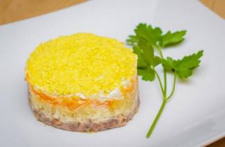 Jak zrobić sałatkę Mimosa