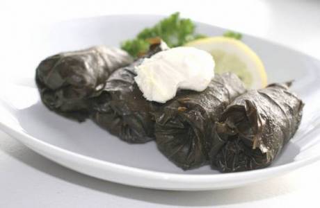 Como hacer dolma a partir de hojas de uva