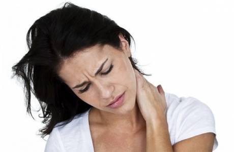 Cuello en el lado izquierdo duele
