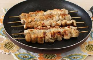 Brochetas en la sartén