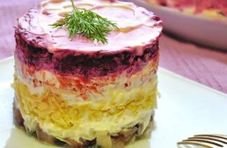 Salada de arenque sob um casaco de pele
