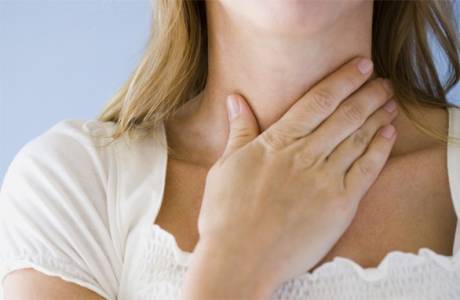 Sintomas de angina em um adulto