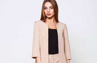 Ternos das mulheres à moda