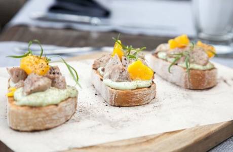 Sandwiches con hígado de bacalao