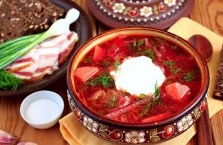 Borsch en la olla de cocción lenta