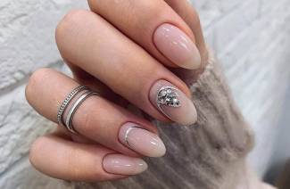 Manicure transparente