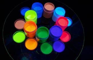 Farba fluorescencyjna