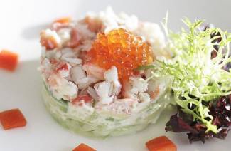 Salada de camarão e caviar