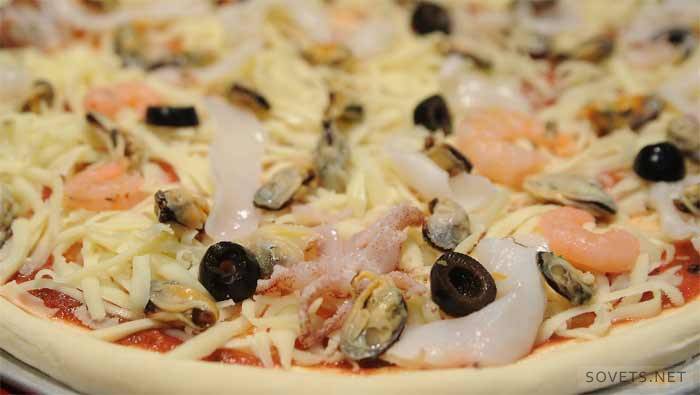 Ótima pizza com coquetel no mar
