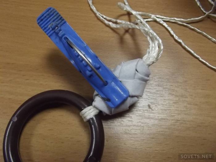 Fixando o nó com um pregador