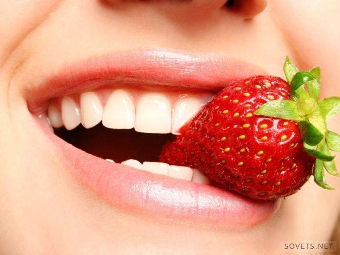 Dentes caseiros branqueamento com morangos
