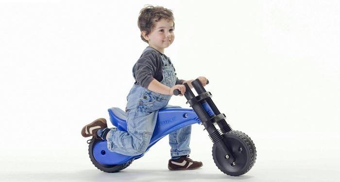 Menino, ligado, um, infantil, runbike