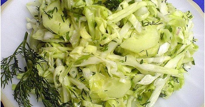 Rozdrobniona kapusta na zdrowy posiłek
