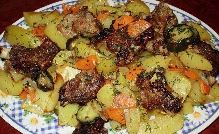 Bravčové a zemiakové jedlo v pomalom hrnci