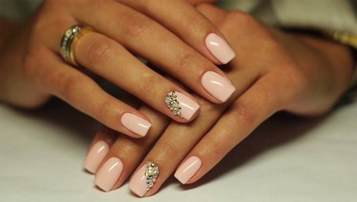 Manicure z kryształkami