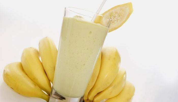 Proteínový kokteil s banánmi, ovsené vločky, mlieko