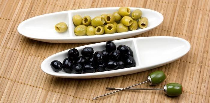 Frutos pretos e verdes