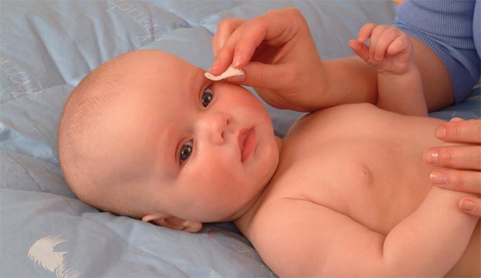 Higiene dos olhos para a prevenção da conjuntivite em crianças