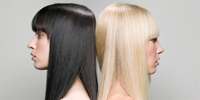 Brunetka a blondínka