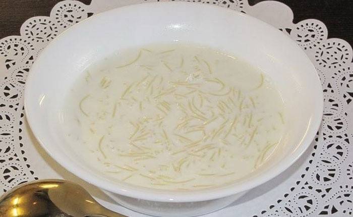 Sopa de macarrão de leite para hepatite