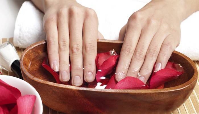 Banhos reafirmantes para unhas