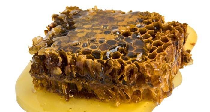 El propóleos como remedio popular para la colitis.