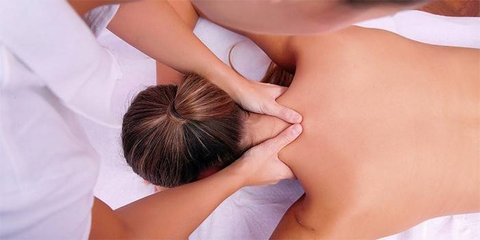 Masaje de la columna cervical.