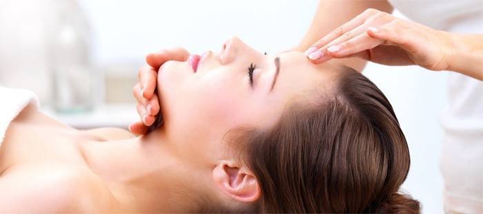 Sessão de massagem rejuvenescedora facial