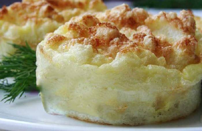 Soufflé de bebé cocinado en latas en porciones