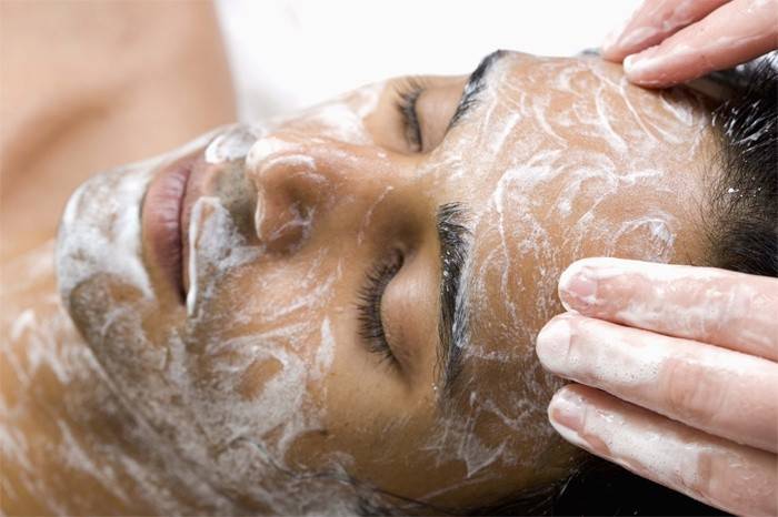 Crema para el tratamiento de la seborrea en la piel de la cara.
