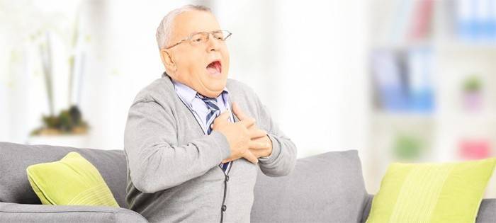 Arritmia cardíaca atrial em um homem