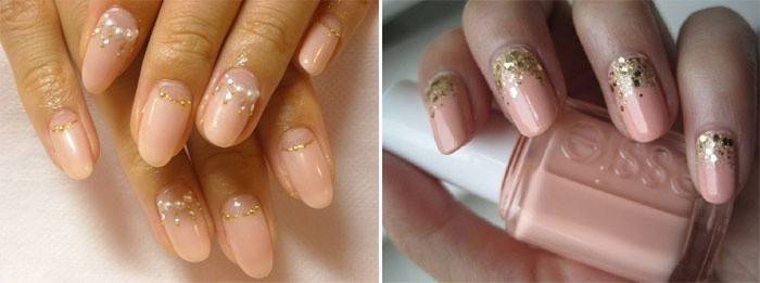 Manicure nu com strass e brilhos.